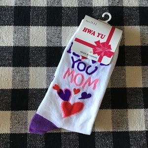 NWT HWA YU Women I ❤️ YOU MOM Crew Socks Size 9-11